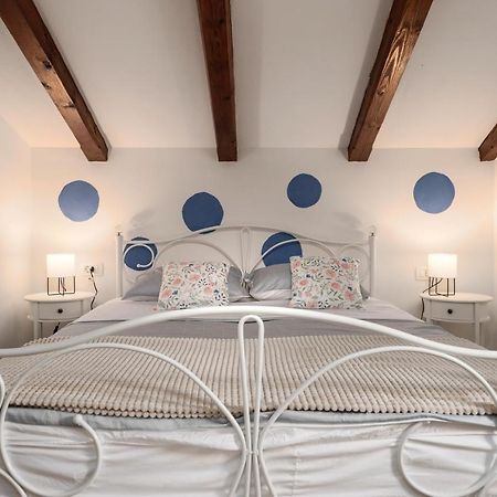 Relax In 2 Bedroom App In Old Town W/Ac And Wifi Rovinj Bagian luar foto