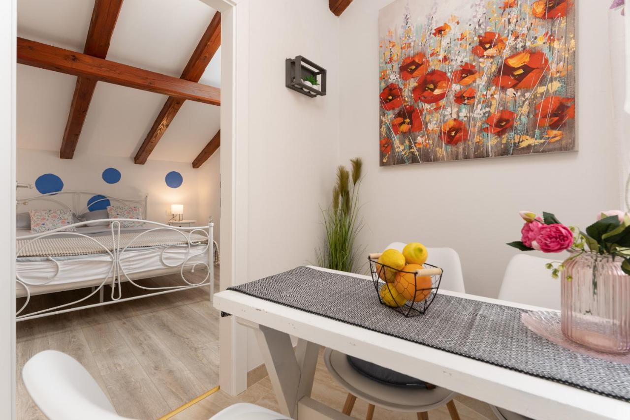Relax In 2 Bedroom App In Old Town W/Ac And Wifi Rovinj Bagian luar foto