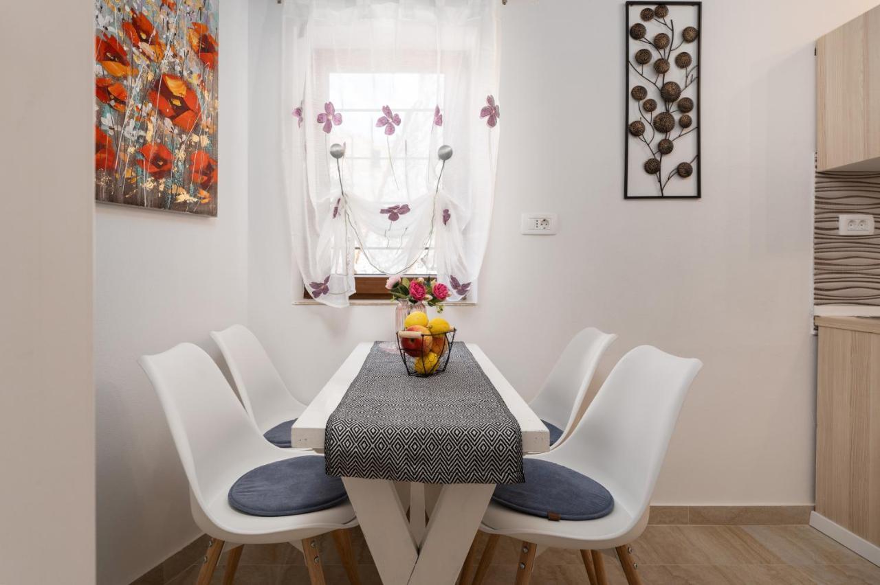 Relax In 2 Bedroom App In Old Town W/Ac And Wifi Rovinj Bagian luar foto