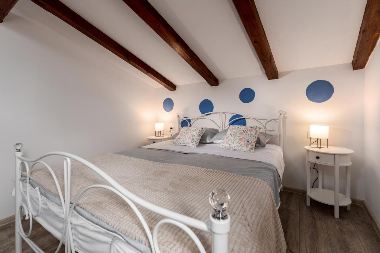Relax In 2 Bedroom App In Old Town W/Ac And Wifi Rovinj Bagian luar foto