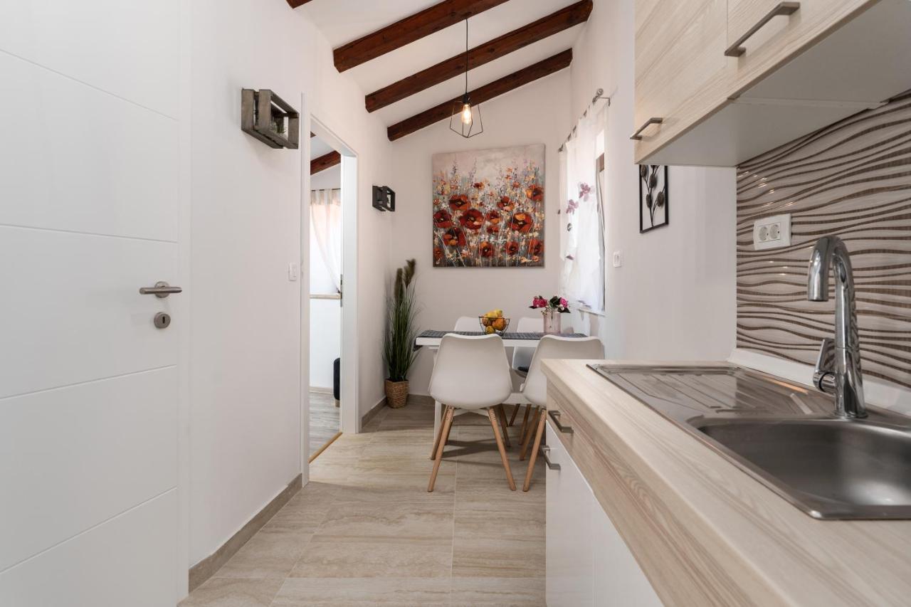 Relax In 2 Bedroom App In Old Town W/Ac And Wifi Rovinj Bagian luar foto