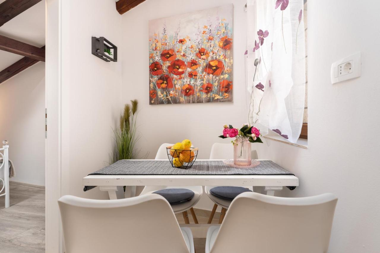 Relax In 2 Bedroom App In Old Town W/Ac And Wifi Rovinj Bagian luar foto