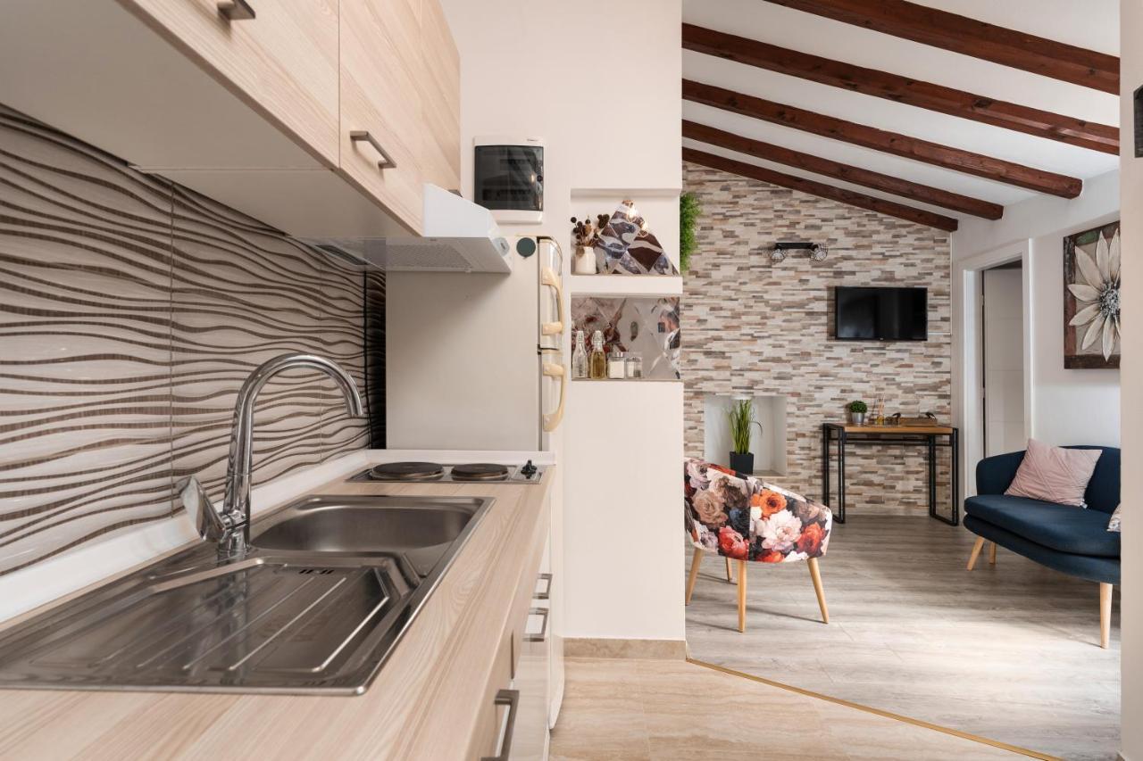 Relax In 2 Bedroom App In Old Town W/Ac And Wifi Rovinj Bagian luar foto