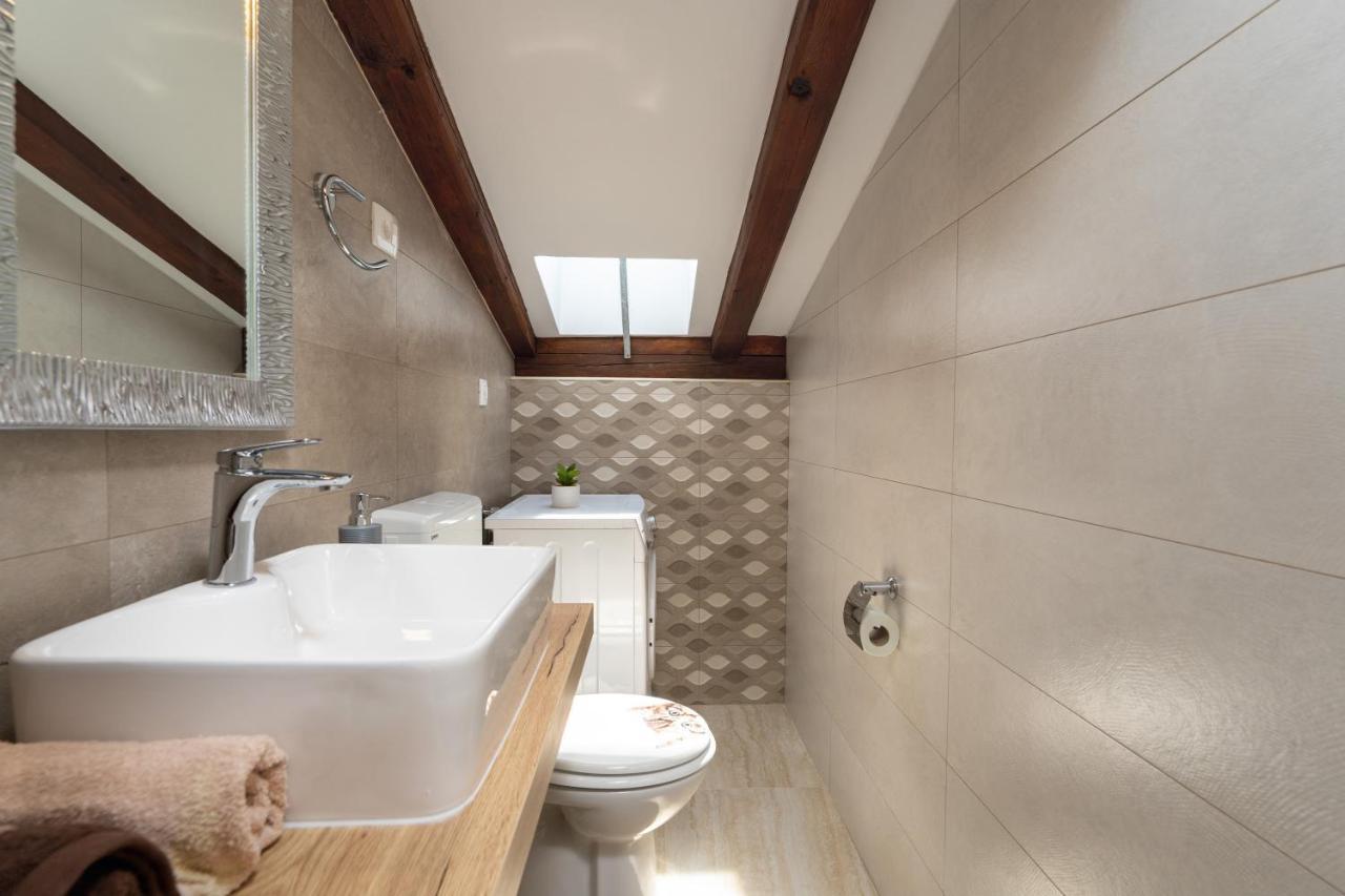 Relax In 2 Bedroom App In Old Town W/Ac And Wifi Rovinj Bagian luar foto