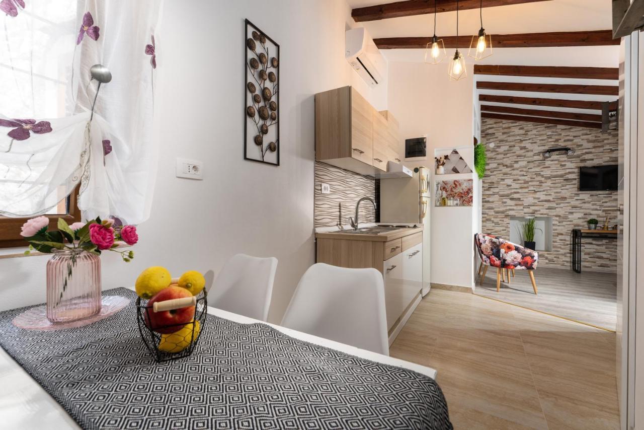 Relax In 2 Bedroom App In Old Town W/Ac And Wifi Rovinj Bagian luar foto
