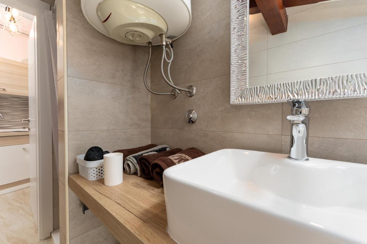 Relax In 2 Bedroom App In Old Town W/Ac And Wifi Rovinj Bagian luar foto